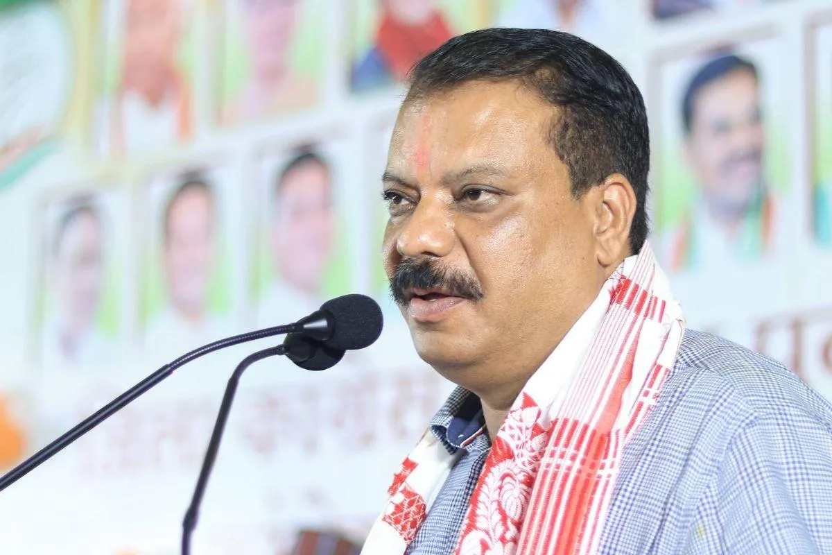 नेता प्रतिपक्ष उमंग सिंघार ने कलेक्टर पर साधा निशाना, कहा- 'आरएसएस की  चड्‌डी पहन लें'