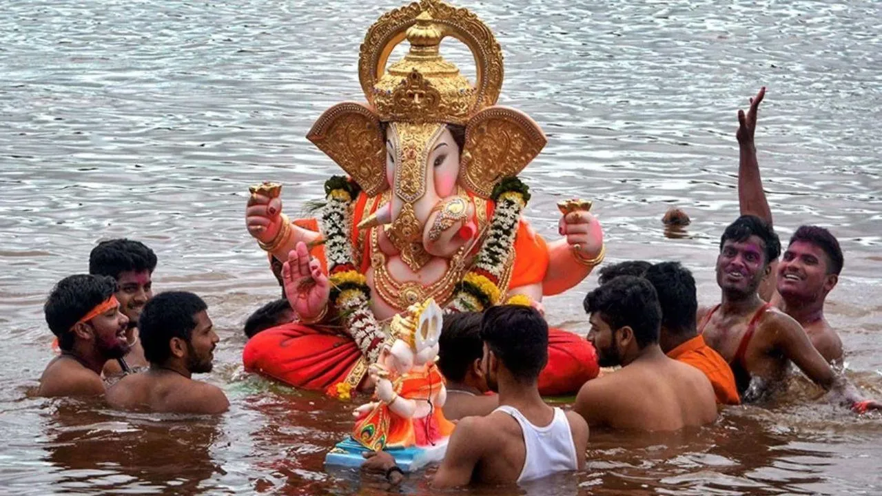मुंबई में गणेश विसर्जन की तैयारियां पूरी, 10 हजार कर्मचारी तैनात, 290  कृत्रिम तालाबों की व्यवस्था | Navbharat Live
