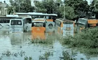मथुरा-वृंदावन के आधे इलाके में बाढ़:हरियाणा के घग्गर ड्रेन में दरार, 300  एकड़ फसल डूबी; रायपुर एयरपोर्ट का नेविगेशन सिस्टम फेल | The Informative  Observer