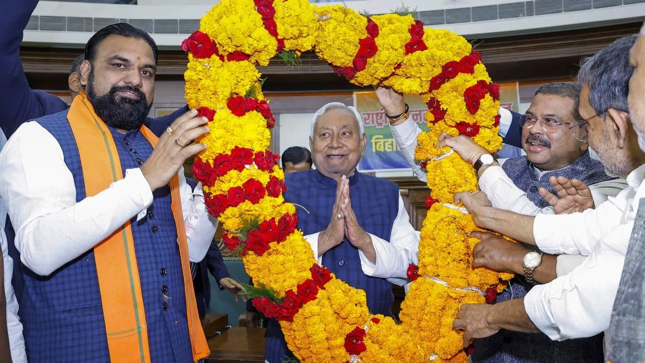 बिहार में 10वीं बार 'नीतीशे कुमार', आज शपथग्रहण... किस पार्टी के कितने  मंत्री लेंगे शपथ? | Bihar Nitish Kumar Government Formation oath ceremony  Samrat Choudhary Vijay Sinha