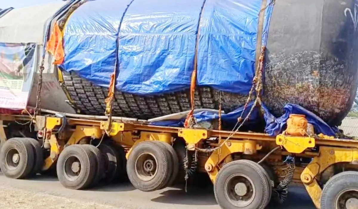 Massive Shivling Transport: 110 चक्कों के ट्रेलर पर 1,80,000 किलो का शिवलिंग...चेन्नई  से बिहार के लिए रवाना, रास्ते में श्रद्धालुओं का लगा तांता, तेजी से वायरल  ...