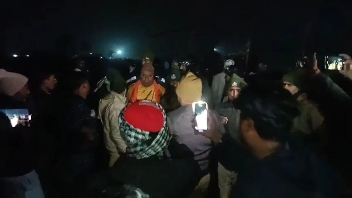 बड़ी खबरः विधायक प्रदीप पटेल को ग्रामीणों ने खदेड़ा, धरने पर बैठे BJP MLA  को भीड़ ने घेरा, लगे मुर्दाबाद के नारे, जानिए क्या है मामला - Lalluram