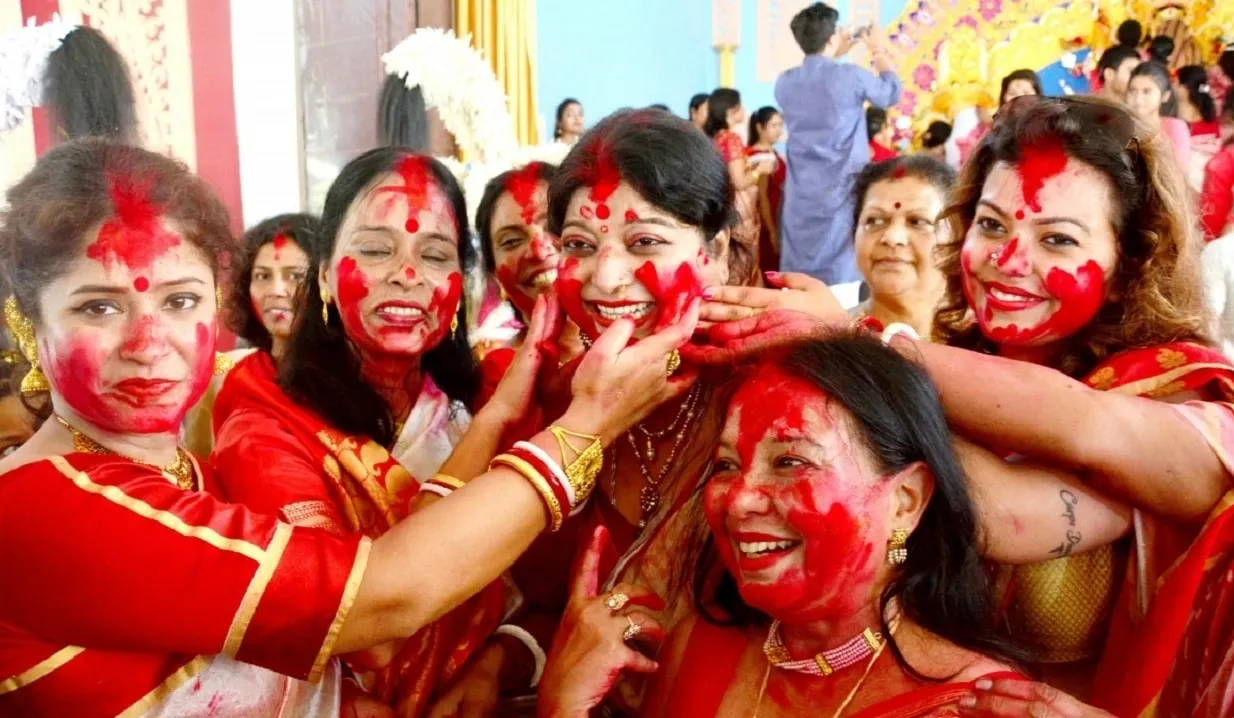 सिंदूर खेला 2023: बंगाली रीति-रिवाज की परंपराएं