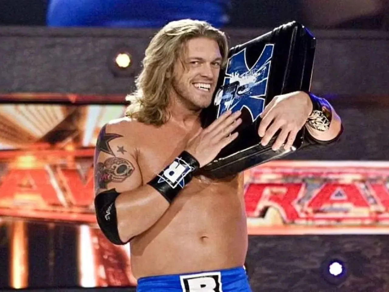 Edge wins Money in the Bank in 2005