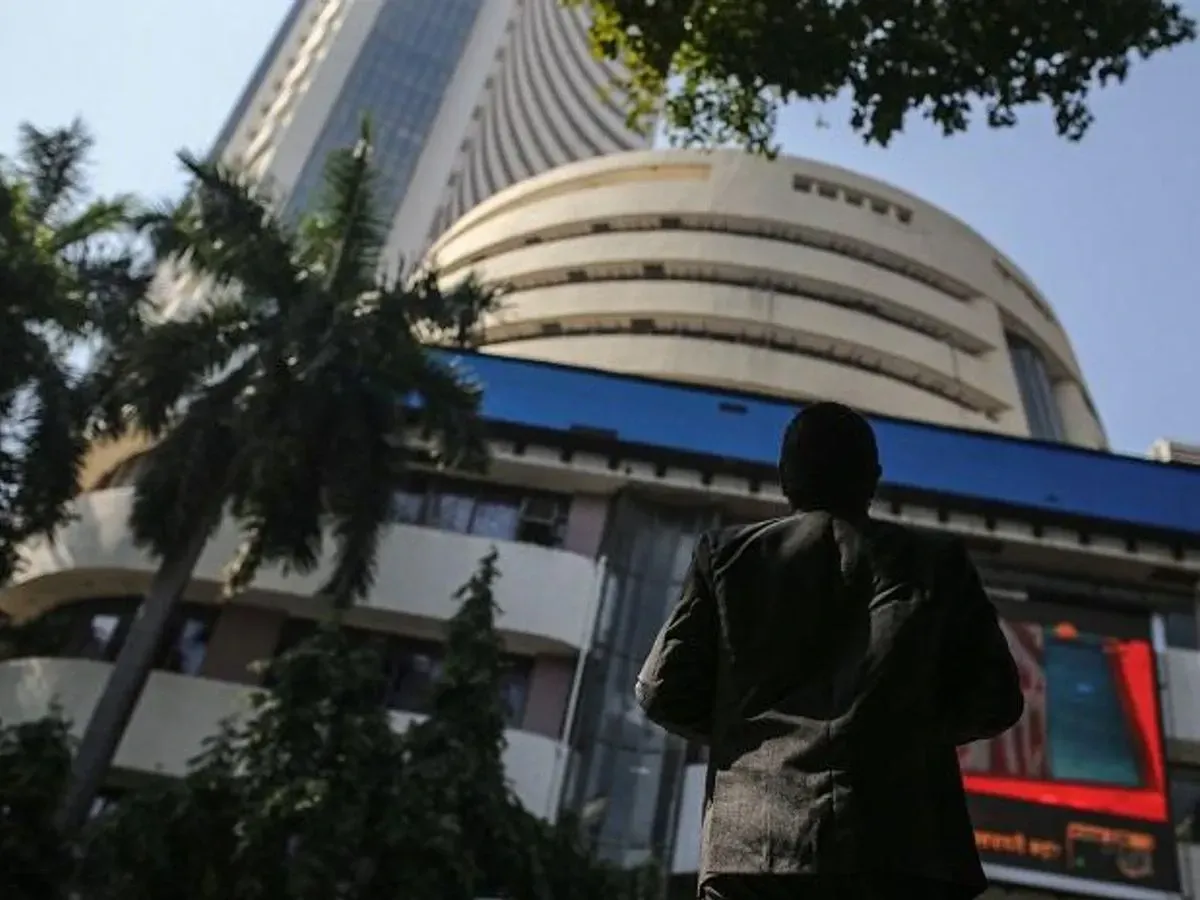 Banks, IT lift Sensex 355 pts higher, Nifty atop 17,100; auto, pharma dip
