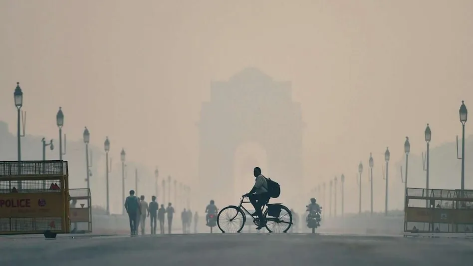 Delhi's air quality remains 'severe' for fourth day, Anand Vihar AQI touches 999 - BusinessToday