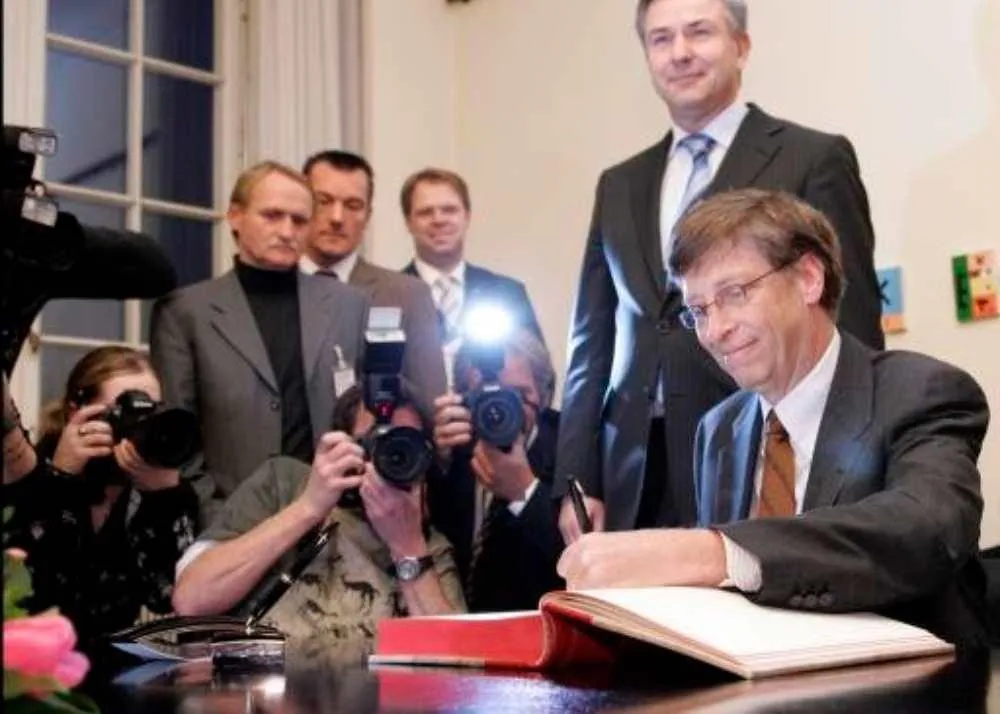 famous left handed celebrities