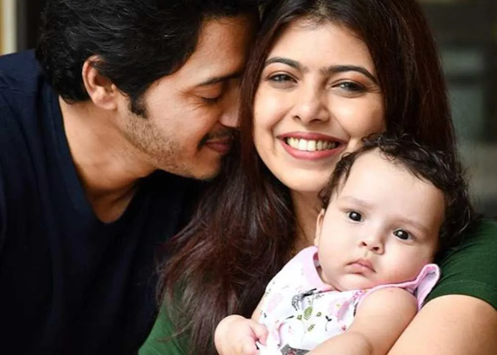 shreyas talpade and wife deepti
