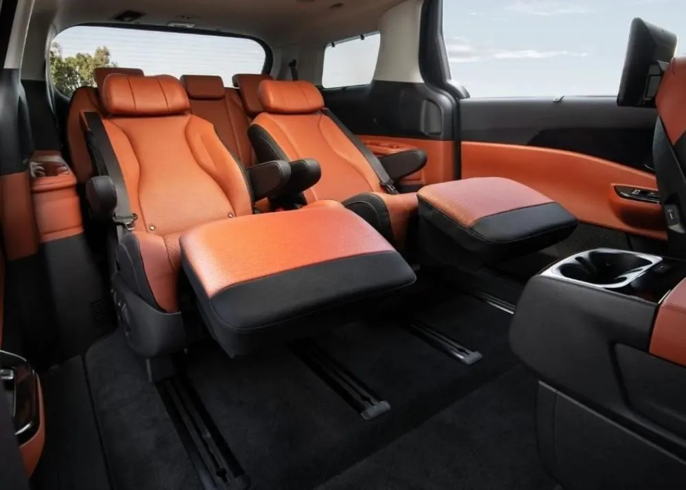 Kia Carnival Premium MPV Details