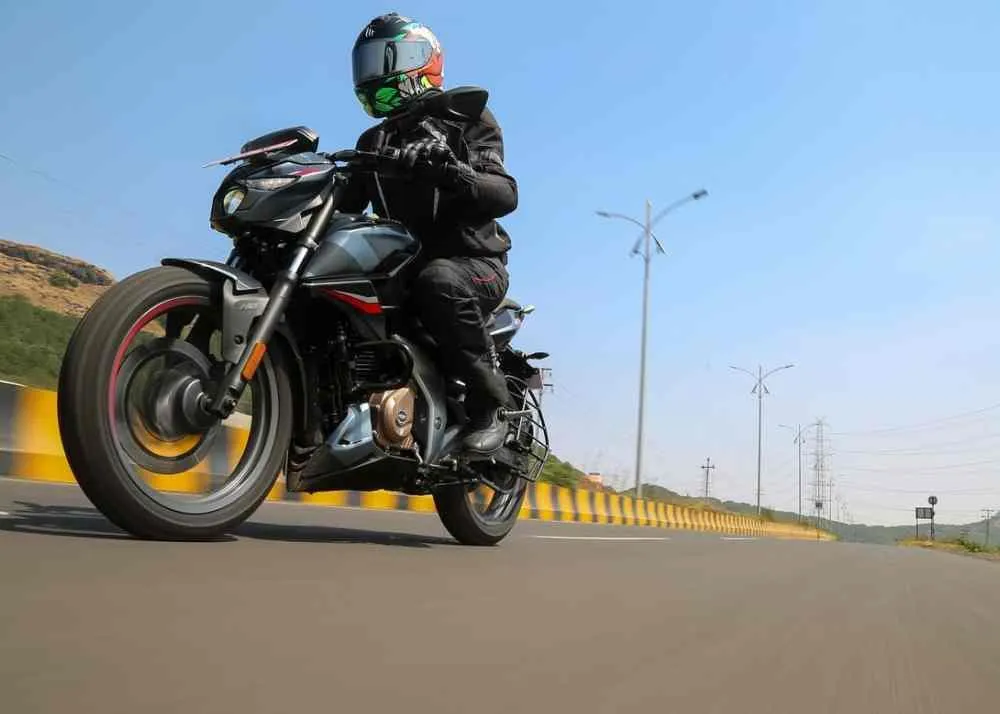 bajaj pulsar n250