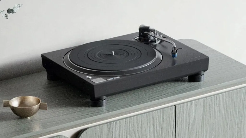 Panasonic Technics SL-100C Direct Drive record player and headphones.