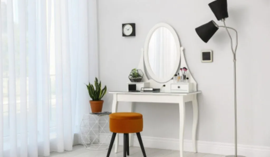 floating mirror dressing table