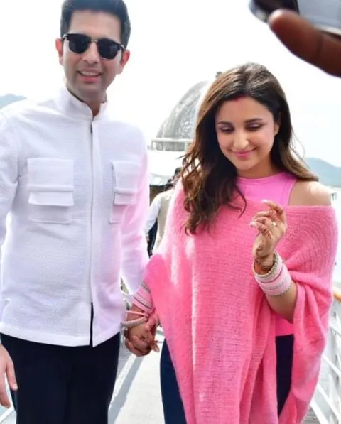 Parineeti flaunted her Diamond Ring