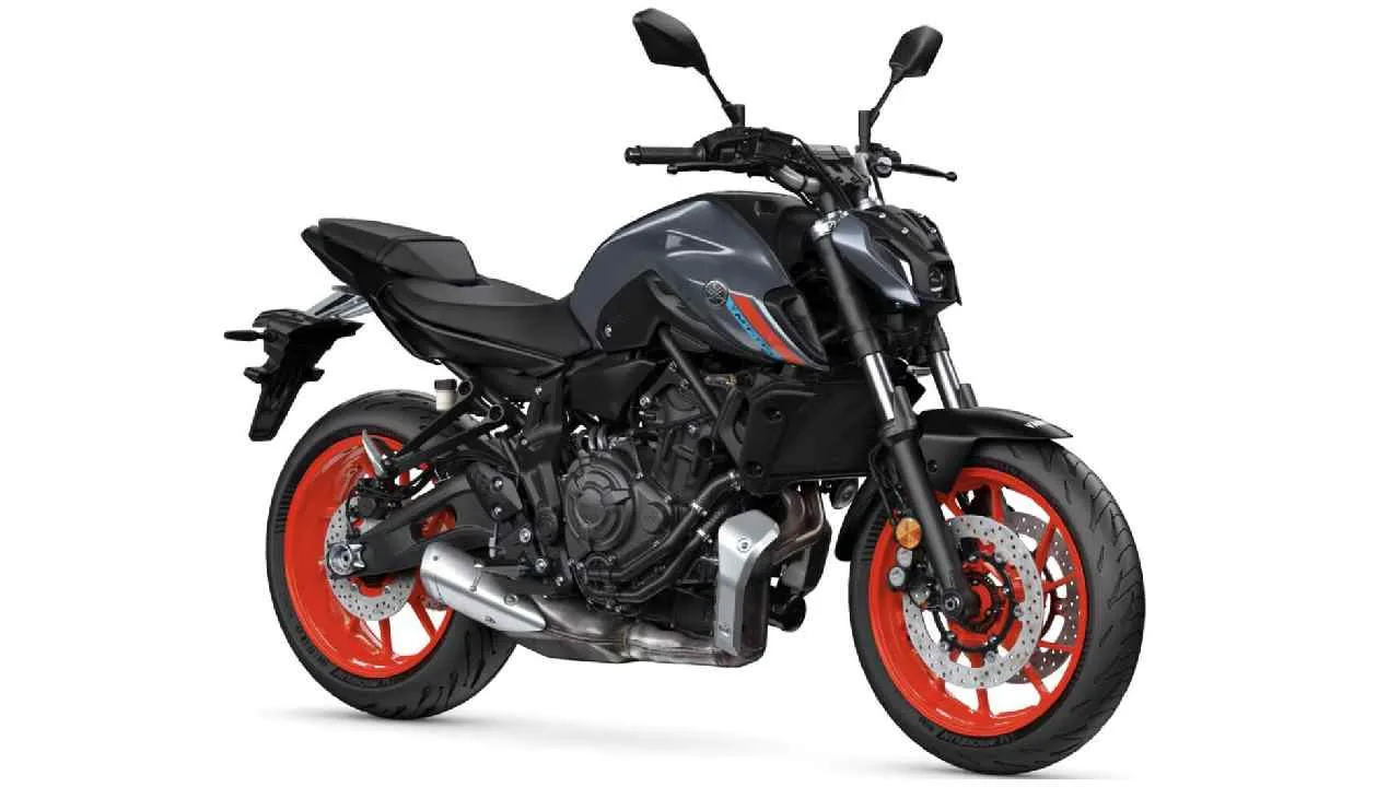 Pulsar N160 and Yamaha MT