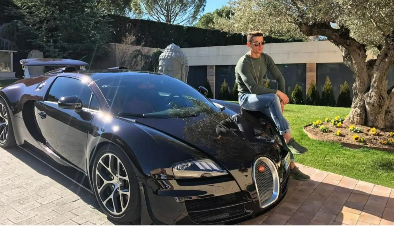 Cristiano Ronaldo Net Worth &Luxurious Cars Collection 