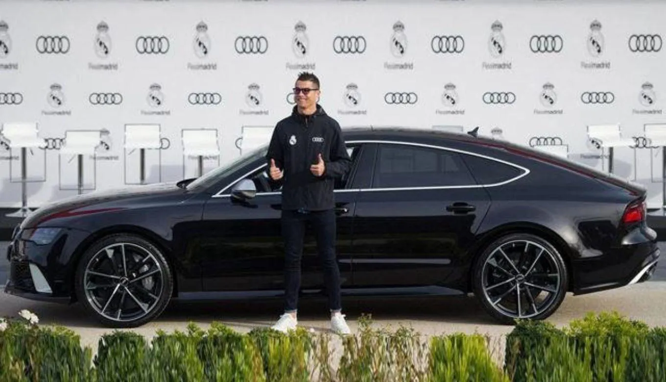 Cristiano Ronaldo Net Worth &Luxurious Cars Collection 