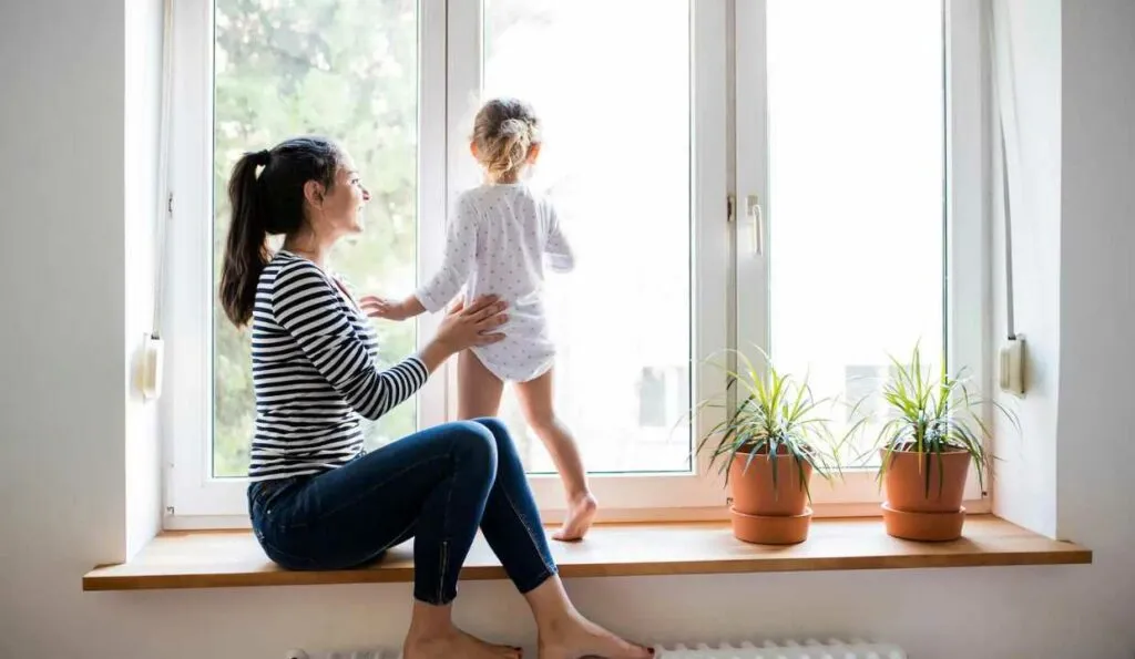 Avoid taking small children out of the house