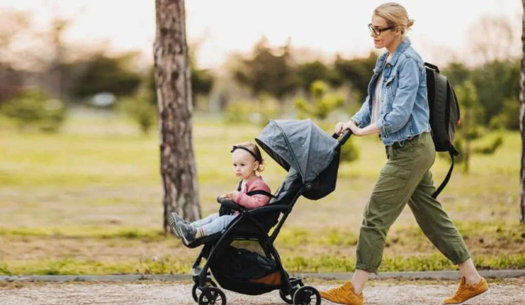 Choose your baby's bed and stroller correctly