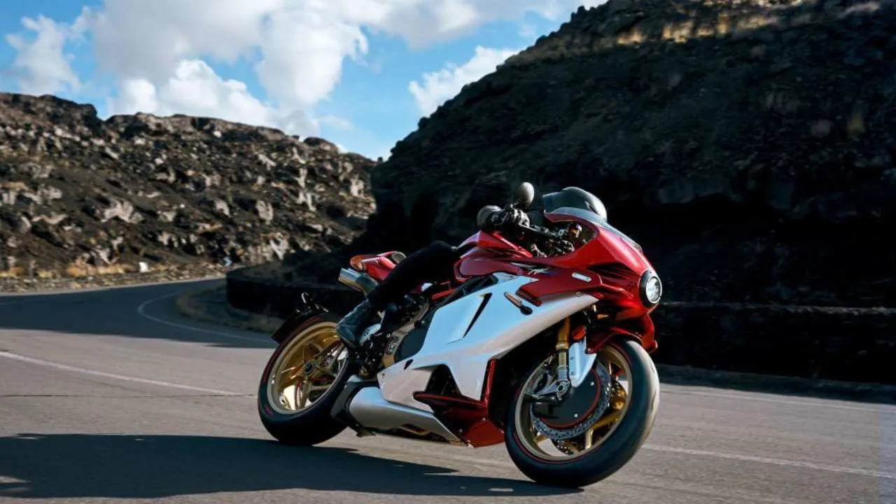 Experience the MV Agusta Superveloce 1000 Serie