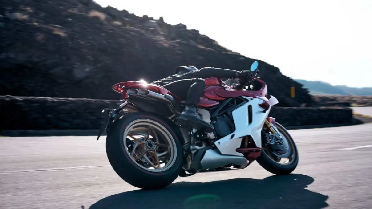 Experience the MV Agusta Superveloce 1000 Serie