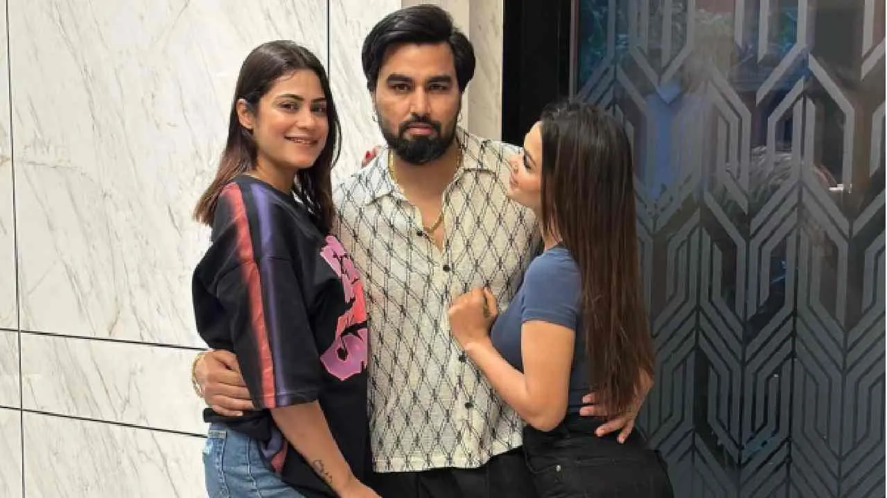 How do Payal Malik, Armaan Malik and Kritika Malik sleep together?