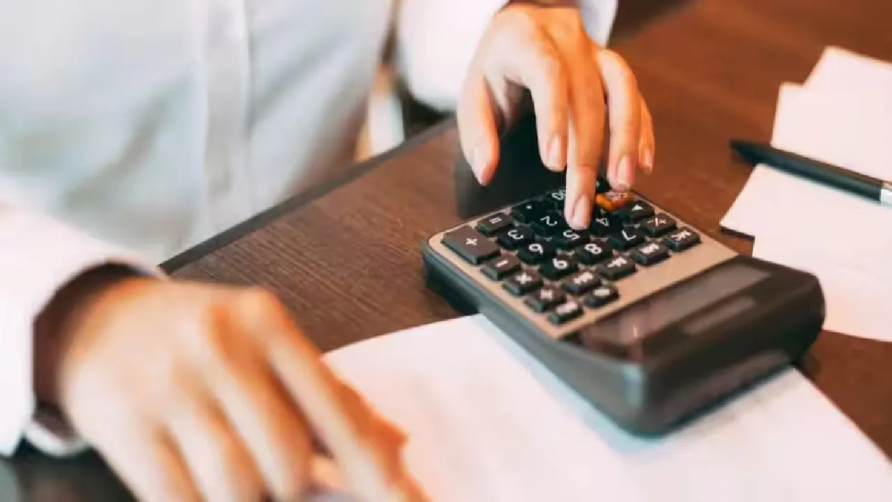 Fixed Deposits (FDs)