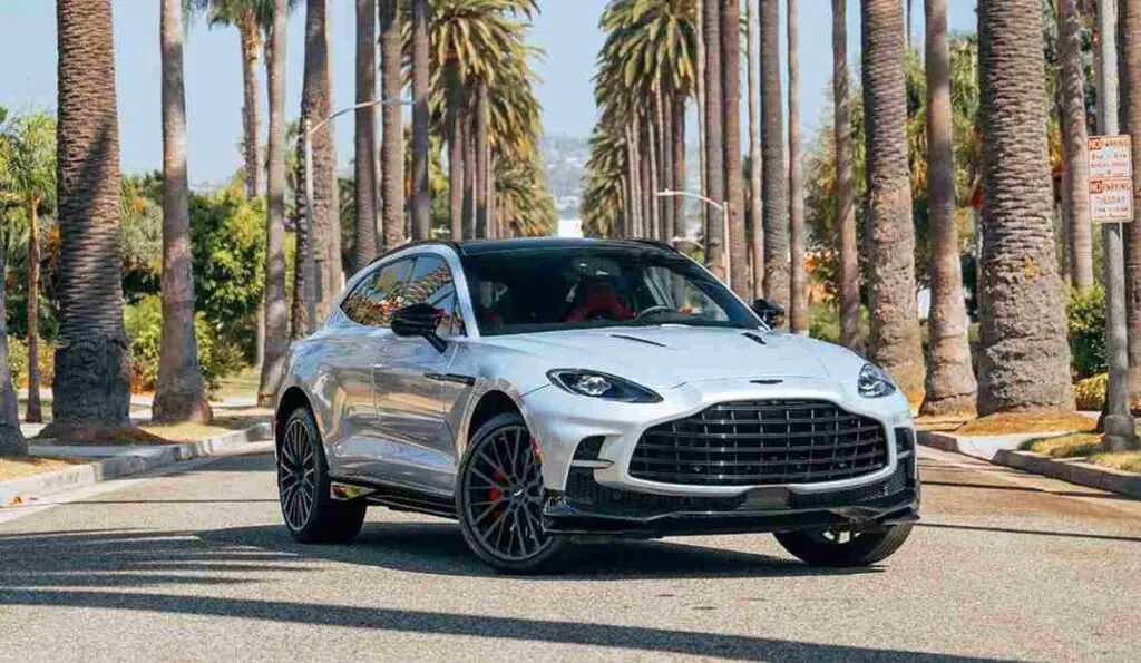 Aston Martin DBX 707