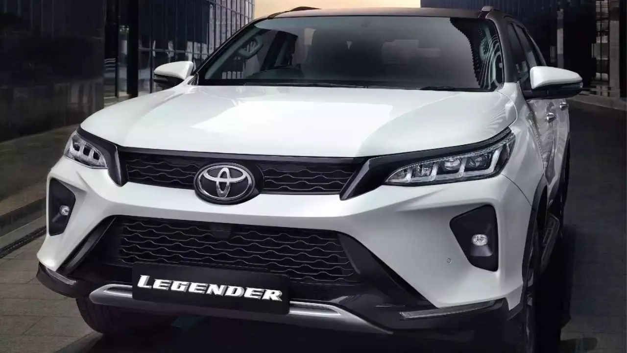 Toyota Fortuner Legender 4x4 MT
