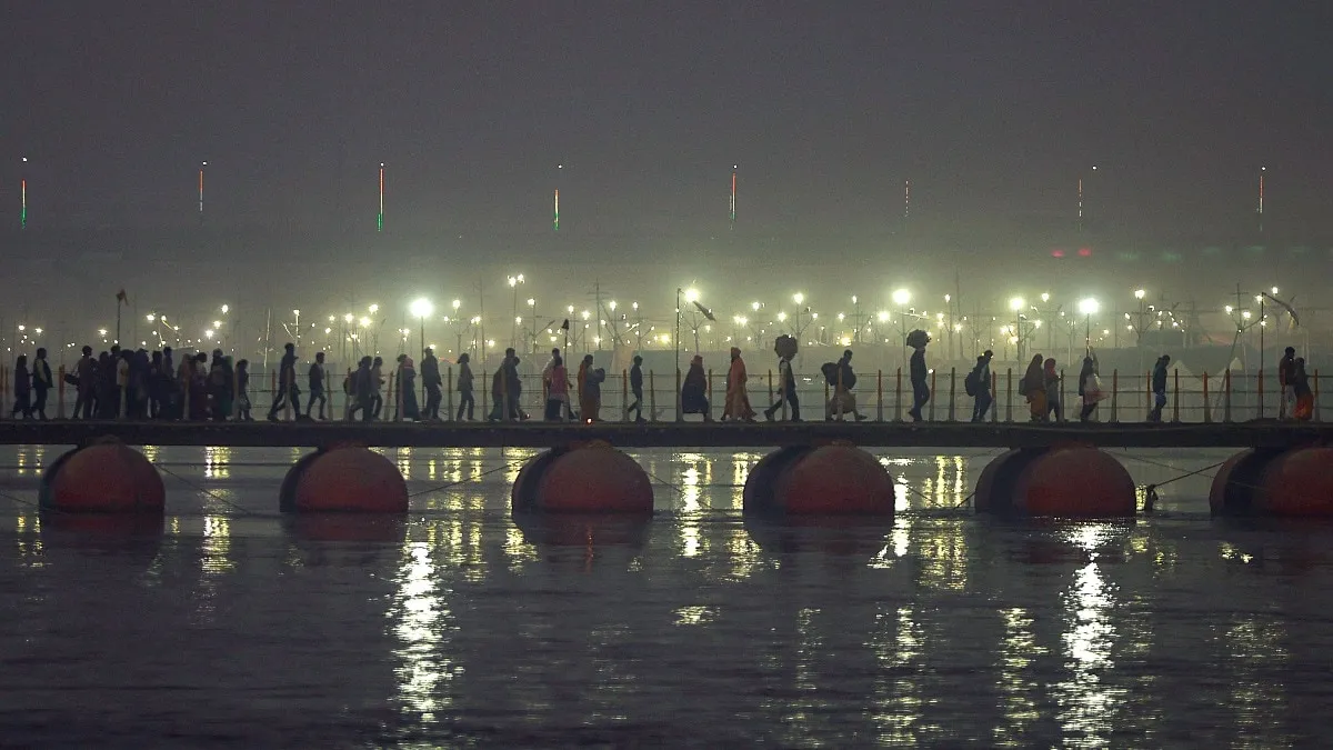 Mauni Amavasya Snan LIVE: मौनी अमावस्या पर प्रयागराज में आस्था का सैलाब, 50  लाख से ज्यादा श्रद्धालु लगा चुके डुबकी - Mauni Amavasya Snan Prayagraj Magh  Mela Updates NTC vhrw - AajTak