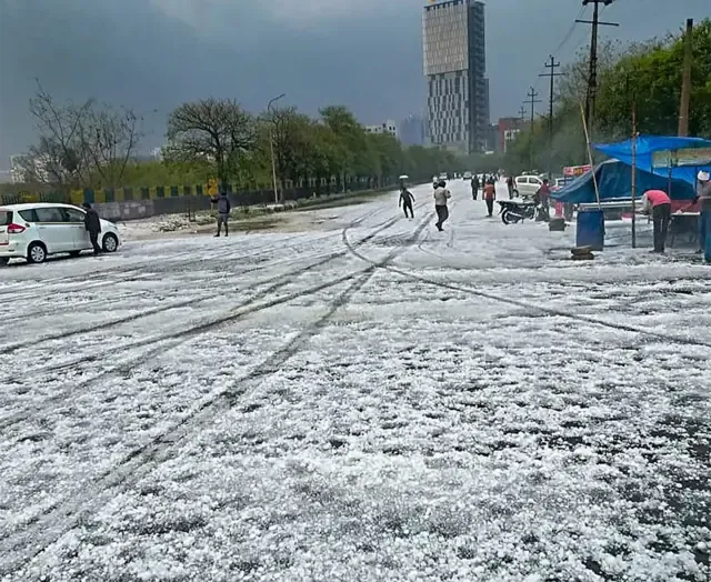 India capital Delhi enjoys unusual hail storm