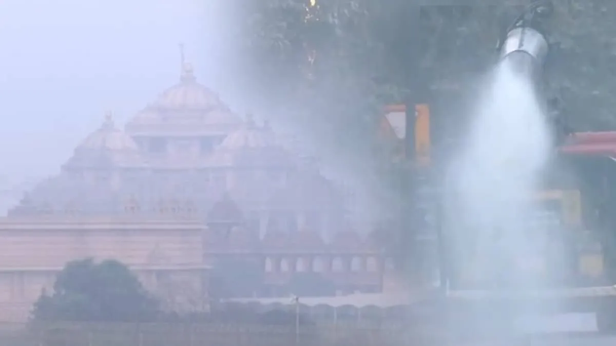 Delhi Pollution: दिल्ली में प्रदूषण के साथ कोहरे और ठंड का डबल अटैक, GRAP-3  की पाबंदियां हटते ही बिगड़े हालात, जानें ताजा AQI | Republic Bharat