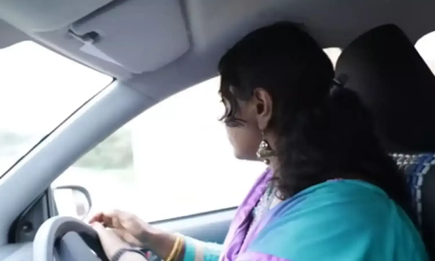 महिलाओं के लिए अच्छी खबर: राइड बुक में अब सेम जेंडर का ड्राइवर चुनने का  ऑप्शन | Good news for women: Ridebook now offers the option to choose a  same-gender driver.