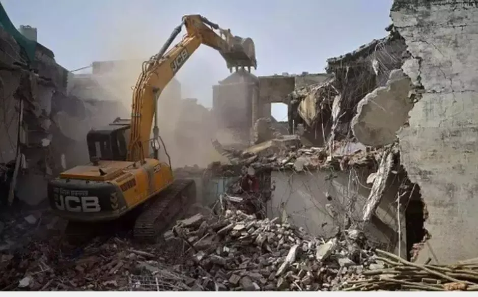 चौमूं हिंसा के बाद प्रशासन का सख्त रुख, अवैध निर्माण पर चला बुलडोजर