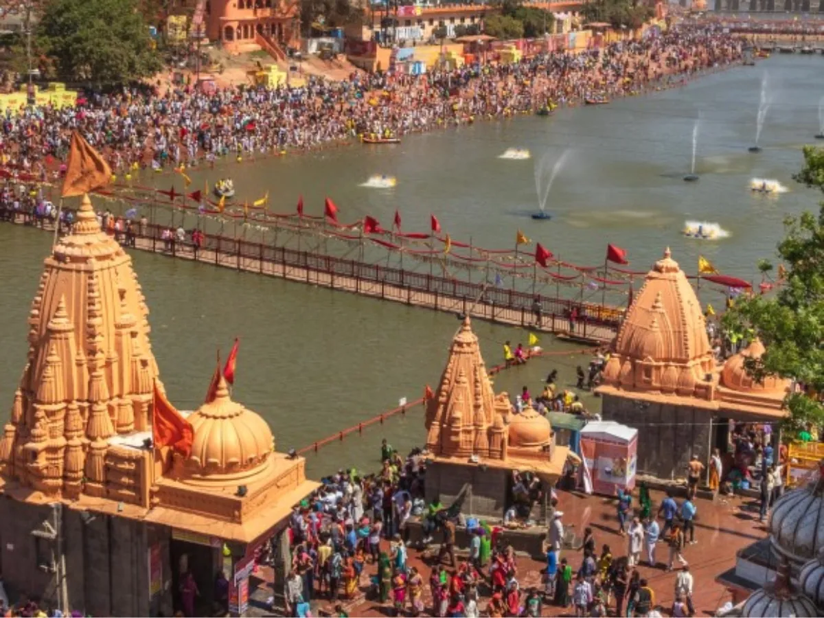 उज्जैन में उमड़ा आस्था का सैलाब, 11 महीने में 5.5 करोड़ भक्त पहुंचे, बाबा  के दरबार में बरसा 108 करोड़ का दान