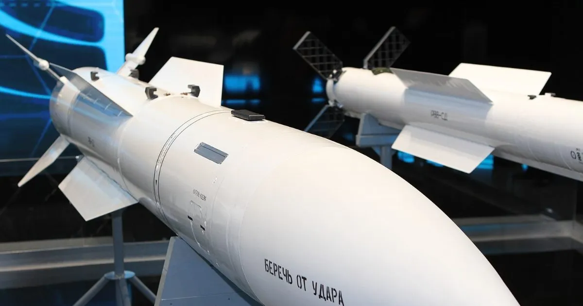 ब्रह्मोस मिसाइल को भूल जाइए, भारत इस 'ब्रह्मास्‍त्र' से Su-30MKI फाइटर जेट  को करेगा लैस, 7400 KMPH की है रफ्तार - india acquisition russia r 37m long  range hypersonic missile 400 kilometer range 7400 kmph speed brahmos big  brother - News18 हिंदी