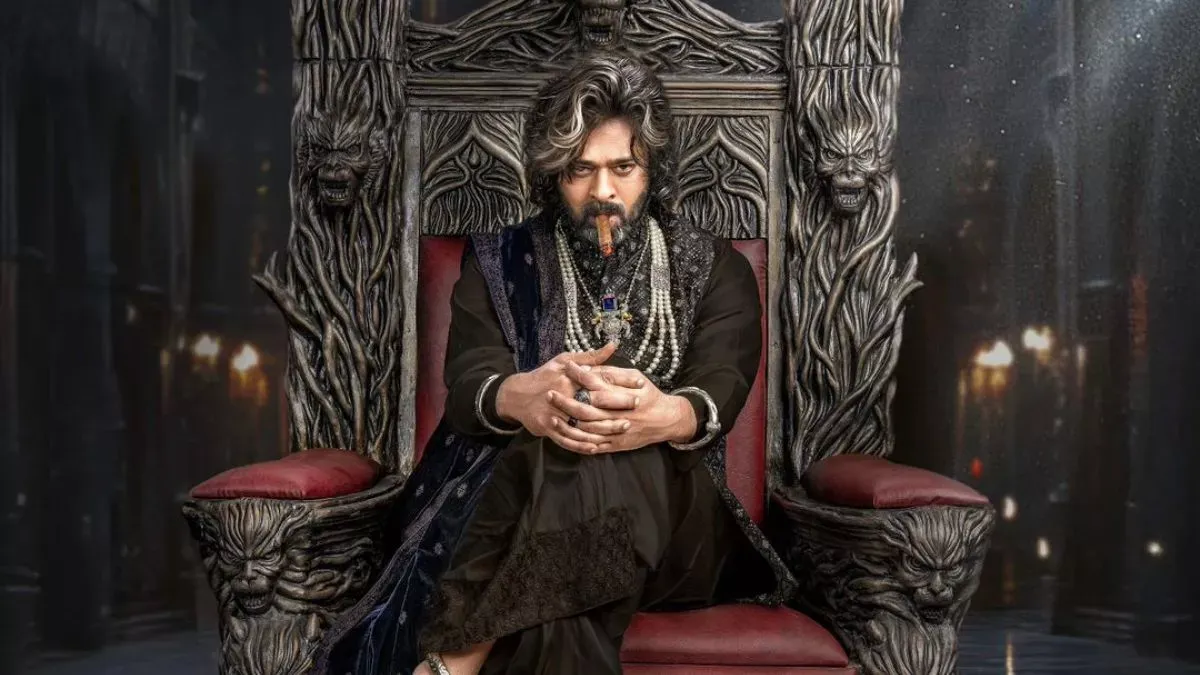 Raja Saab: खुलेगा भूतिया हवेली का दरवाजा, Prabhas की हॉरर कॉमेडी 'राजा  साहब' की पहली झलक है खतरनाक - raja saab motion poster out now prabhas ready  with bang this horror comedy