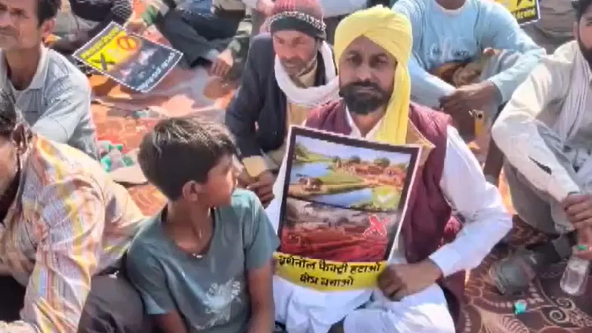 Hanumangarh Farmers Protest: राजस्थान में इथेनॉल फैक्ट्री को लेकर बवाल,  हिंसा, आगजनी और तनाव के बीच इंटरनेट बंद - hanumangarh tibbi ethanol factory  violence protest -