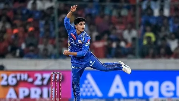 विजय हजारे में बल्लेबाजों के बवाल के बीच राजस्थान रॉयल्स के खिलाड़ी ने  फील्डिंग में किया ऐसा, टूट गया जोंटी रोड्स का रिकॉर्ड - vignesh puthur  creates ...