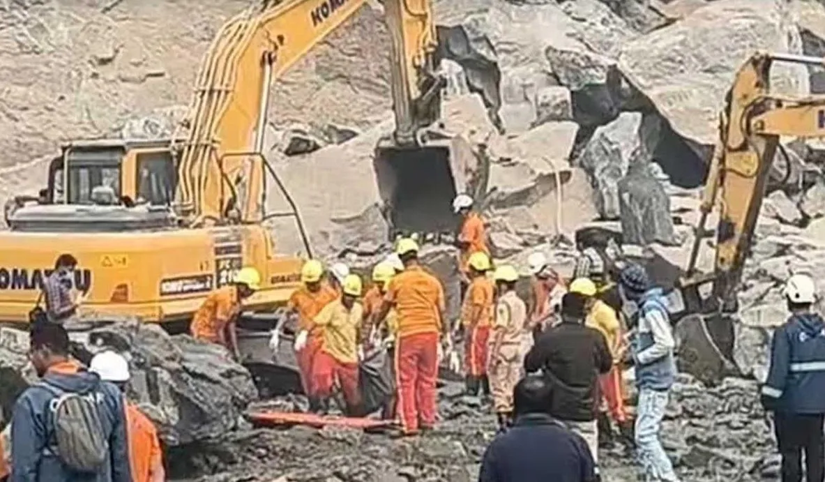 Odisha खदान हादसा: अवैध पत्थर खदान में जोरदार धमाका, 2 मजदूरों की मौत, कई  के दबे होने की आशंका - odisha s dhenkanal mine accident 2 workers  killed-mobile