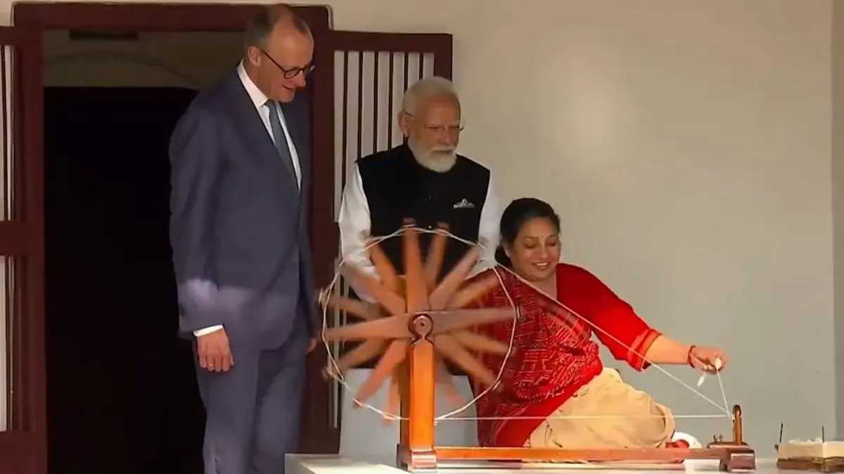 अहमदाबाद में PM मोदी से मिले जर्मनी के चांसलर मर्ज, पहुंचे साबरमती आश्रम; उड़ाई  पतंग - India TV Hindi