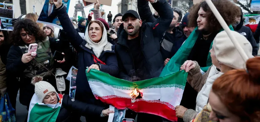 ईरान में सरकार विरोधी प्रदर्शनों के बीच फंसे 10 हजार भारतीय, सरकार ने जारी  की एडवाइजरी