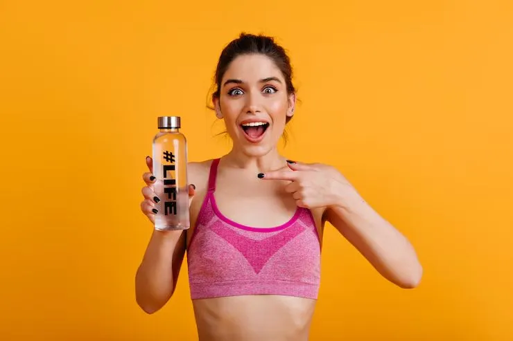 सुबह उठते ही कितना पानी पीना है सही? एक्सपर्ट्स से जानिए - How much water  one should drink in morning health benefits hydration tips subah kitna pani  peena chahiye tvist