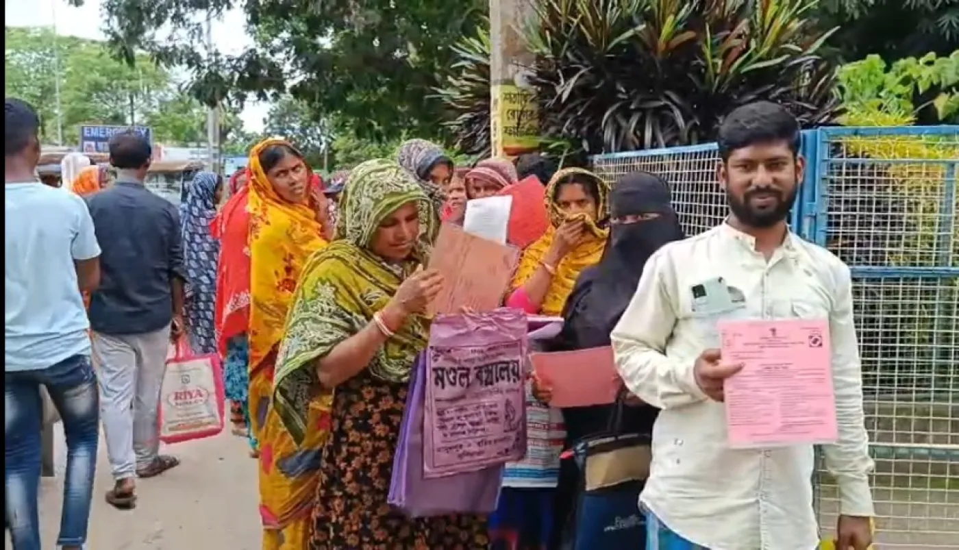 West Bengal Border Residents Scramble for Papers, As Voter List ...