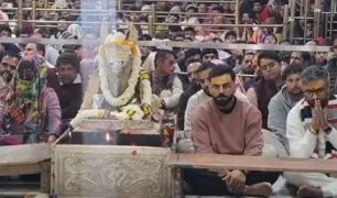 विराट कोहली और कुलदीप यादव भगवान महाकाल के दरबार में पहुंचे, भस्म आरती में शामिल  हुए - Story Of Virat Kohli And Kuldeep Yadav Reached The Court Of Lord  Mahakal Participated In