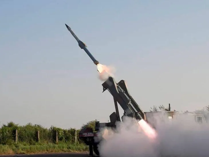 Indian Army QRSAM Air Defence Missile System; Akash Missile | China  Pakistan Border | सेना को नया एयर डिफेंस सिस्टम QRSAM मिलेगा: DRDO से 30  हजार करोड़ में 3 रेजिमेंट खरीदी जाएंगी;