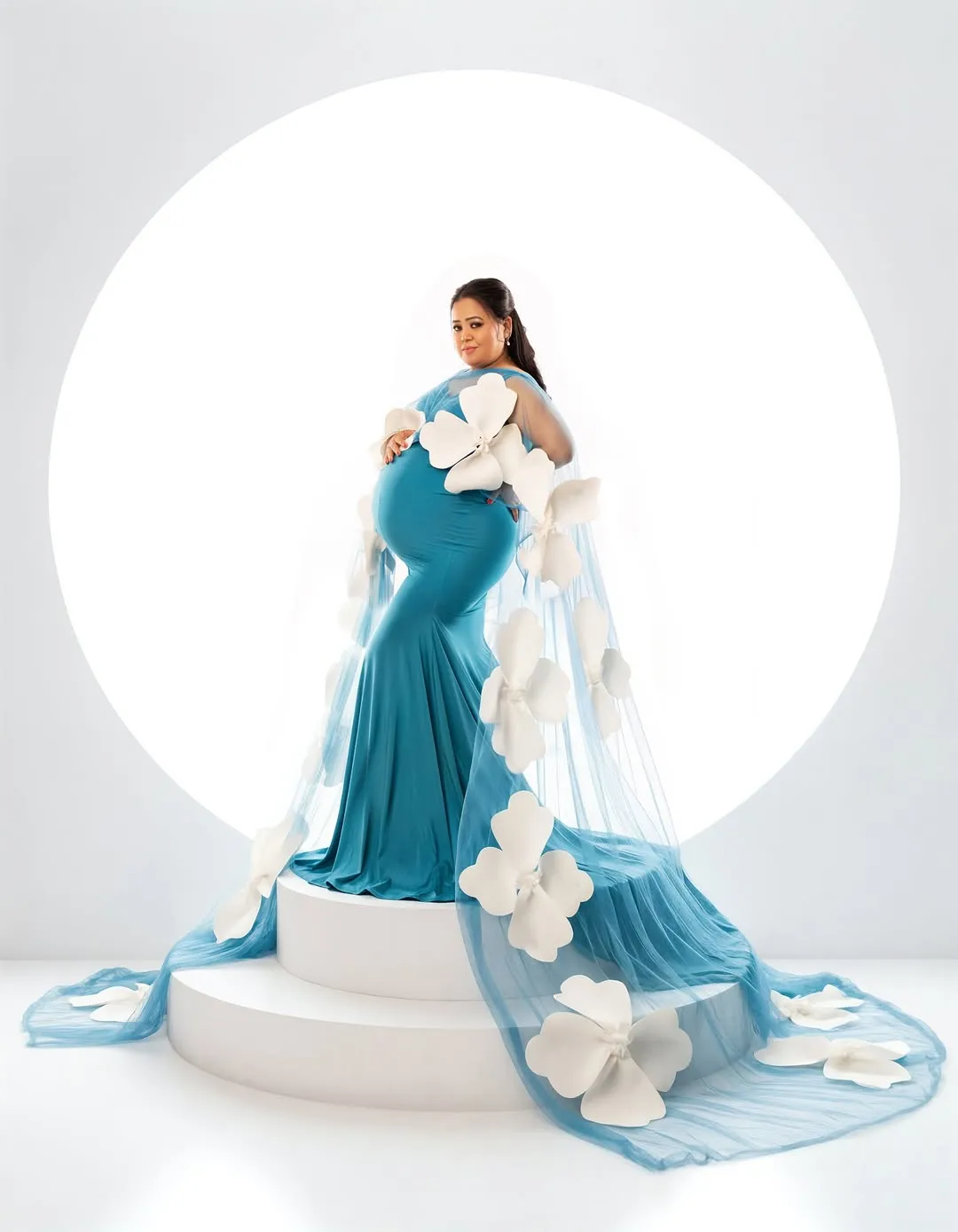 Bharti Singh Maternity Photoshoot Photos Update | Haarsh Limbachiyaa | कॉमेडियन  भारती सिंह ने करवाया मैटरनिटी फोटोशूट: बेबी बंप के साथ तस्वीरें पोस्ट कर  लिखा- दूसरा बेबी ...