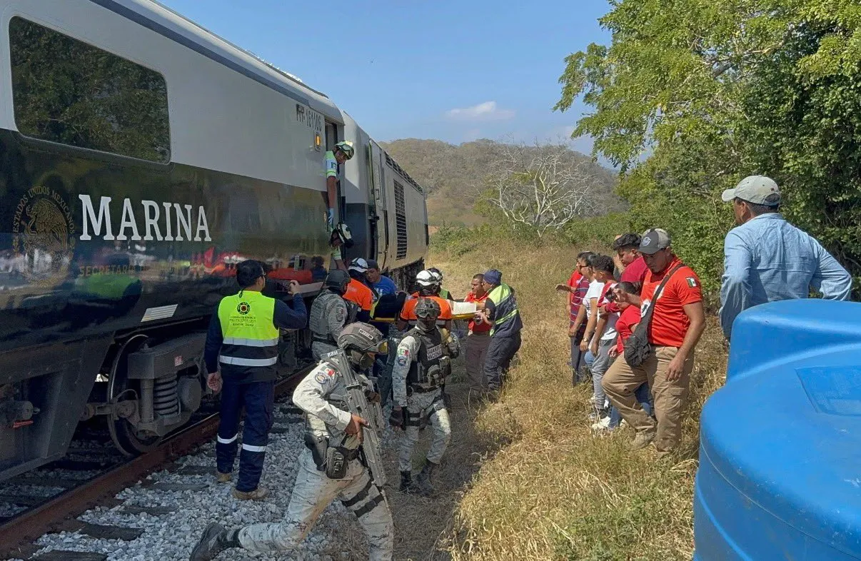 प्रभावित रेल लाइन का संचालन मैक्सिकन नौसेना द्वारा किया जाता है।