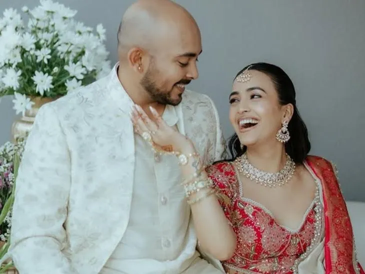 पृथ्वी शॉ घरेलू क्रिकेट में महाराष्ट्र और इंडियन प्रीमियर लीग (IPL) में दिल्ली कैपिटल्स के लिए खेलते हैं।