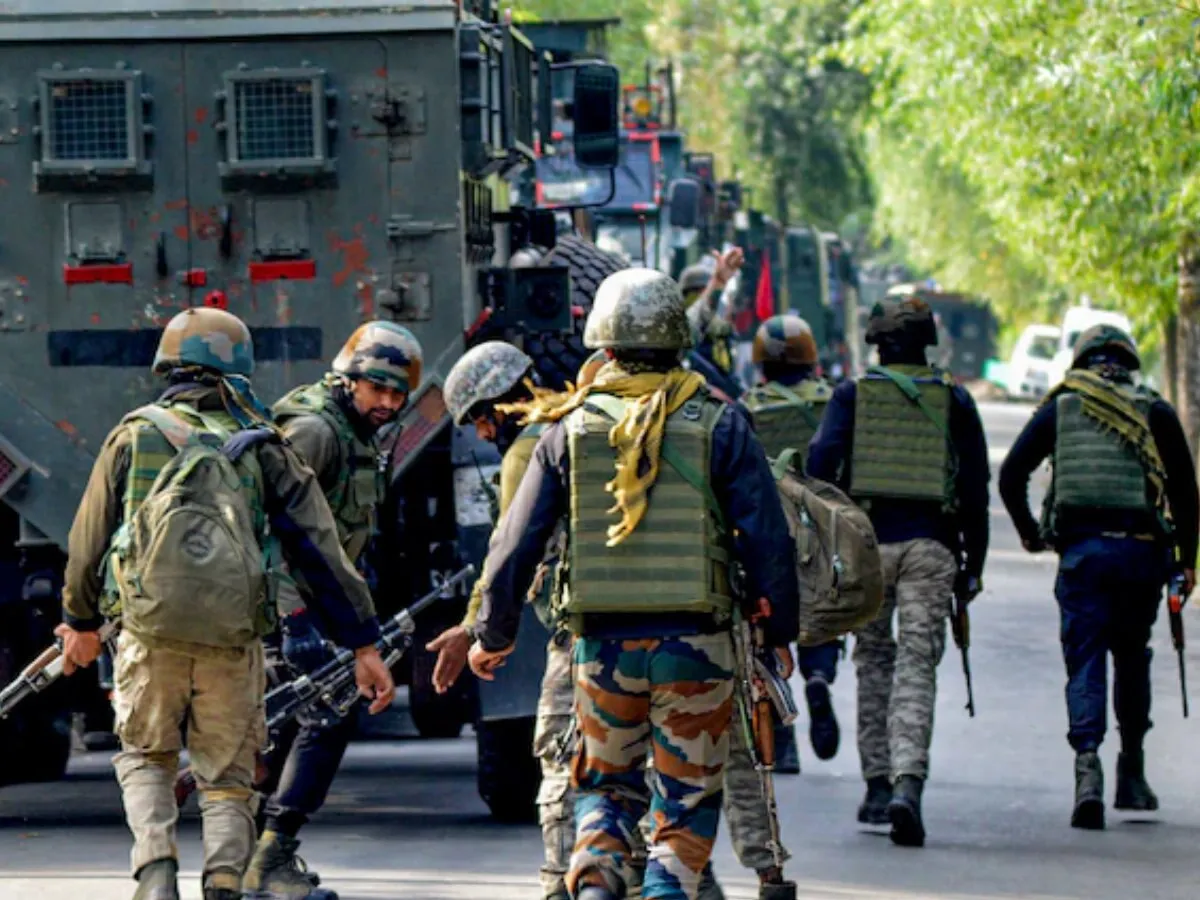 जम्मू-कश्मीर : किश्तवाड़ मुठभेड़ में सेना ने मार गिराए दो आतंकवादी, सर्च  ऑपरेशन में 2 जवान भी हुए शहीद