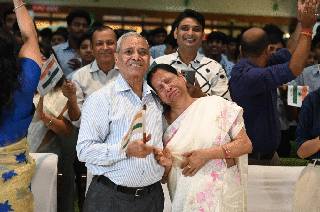 shubhanshu-parents-emotional-return